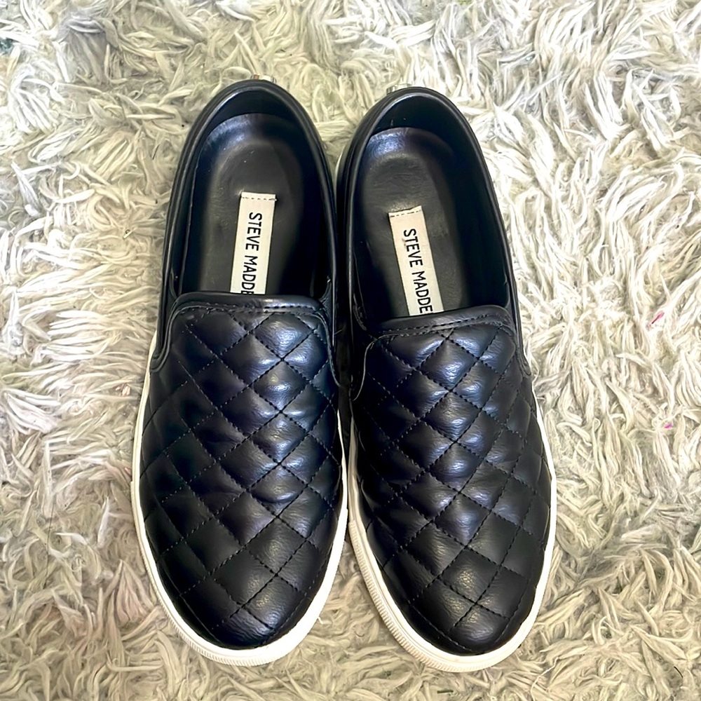 Steve Madden Slip on shoes